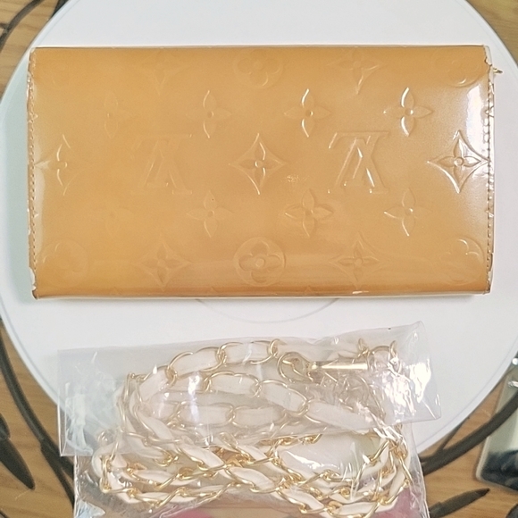 Louis Vuitton Butterscotch Vernis Long Wallet - Picture 2 of 16